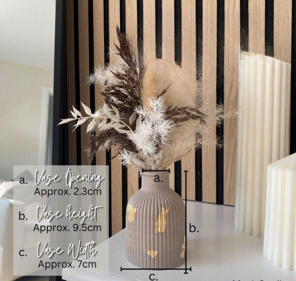 Mini Ribbed Concrete Flower Vase with Golden Flakes