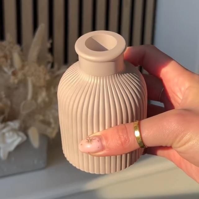Mini Ribbed Concrete Flower Vase with Golden Flakes